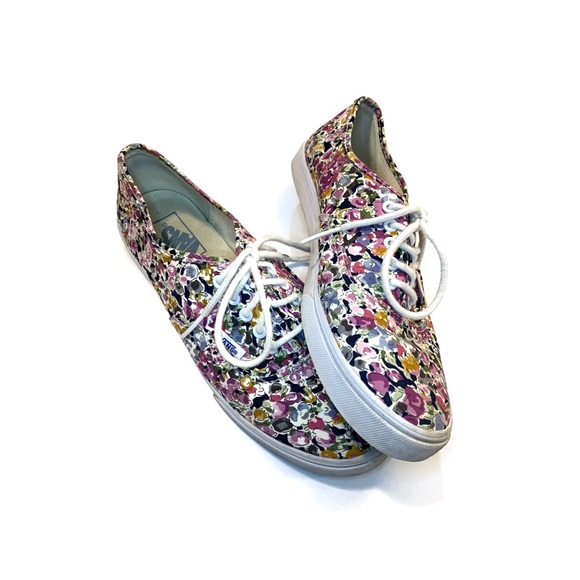 patterned tennis shoes